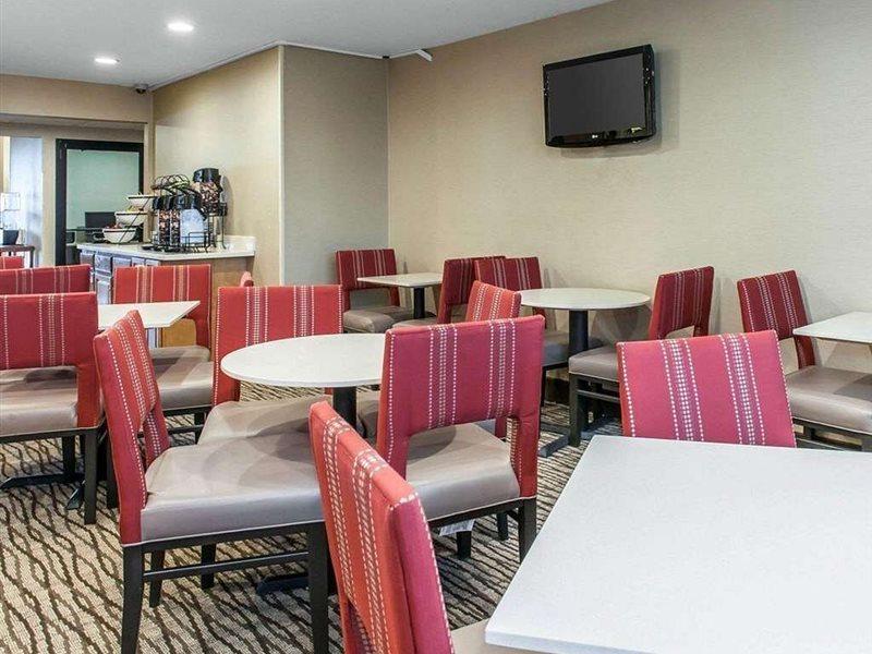 Comfort Inn & Suites Napoleon Ngoại thất bức ảnh