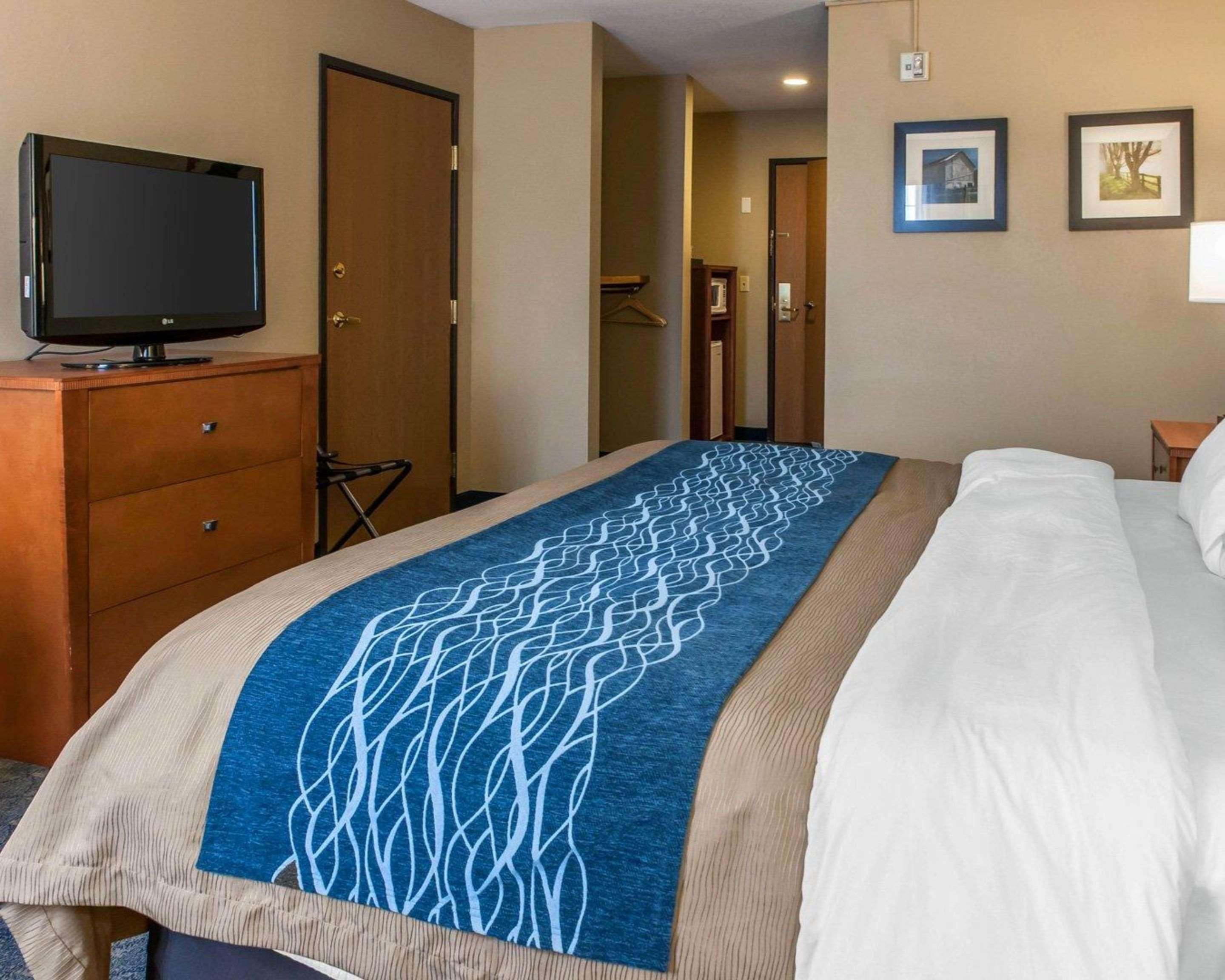 Comfort Inn & Suites Napoleon Ngoại thất bức ảnh