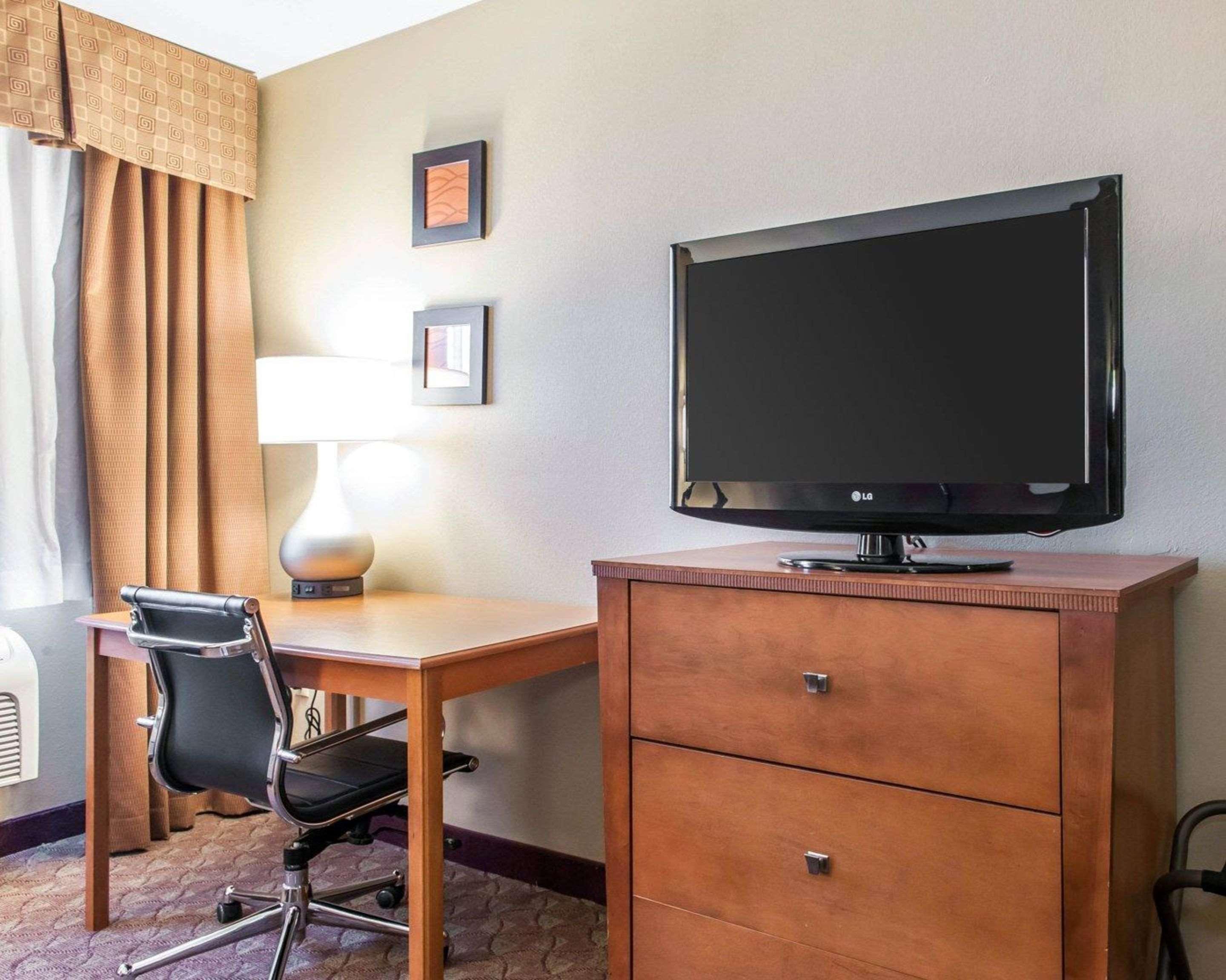 Comfort Inn & Suites Napoleon Ngoại thất bức ảnh