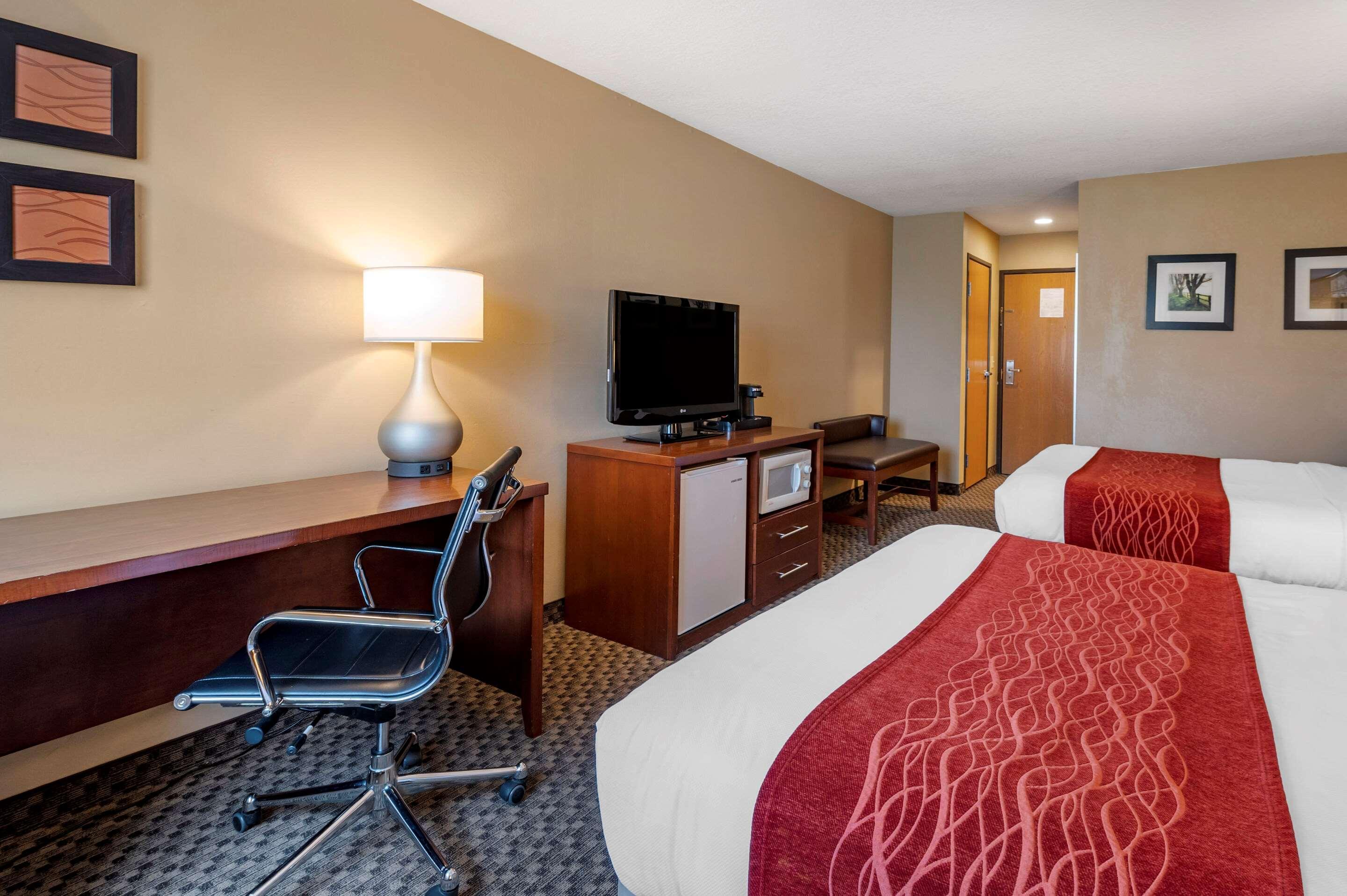 Comfort Inn & Suites Napoleon Ngoại thất bức ảnh