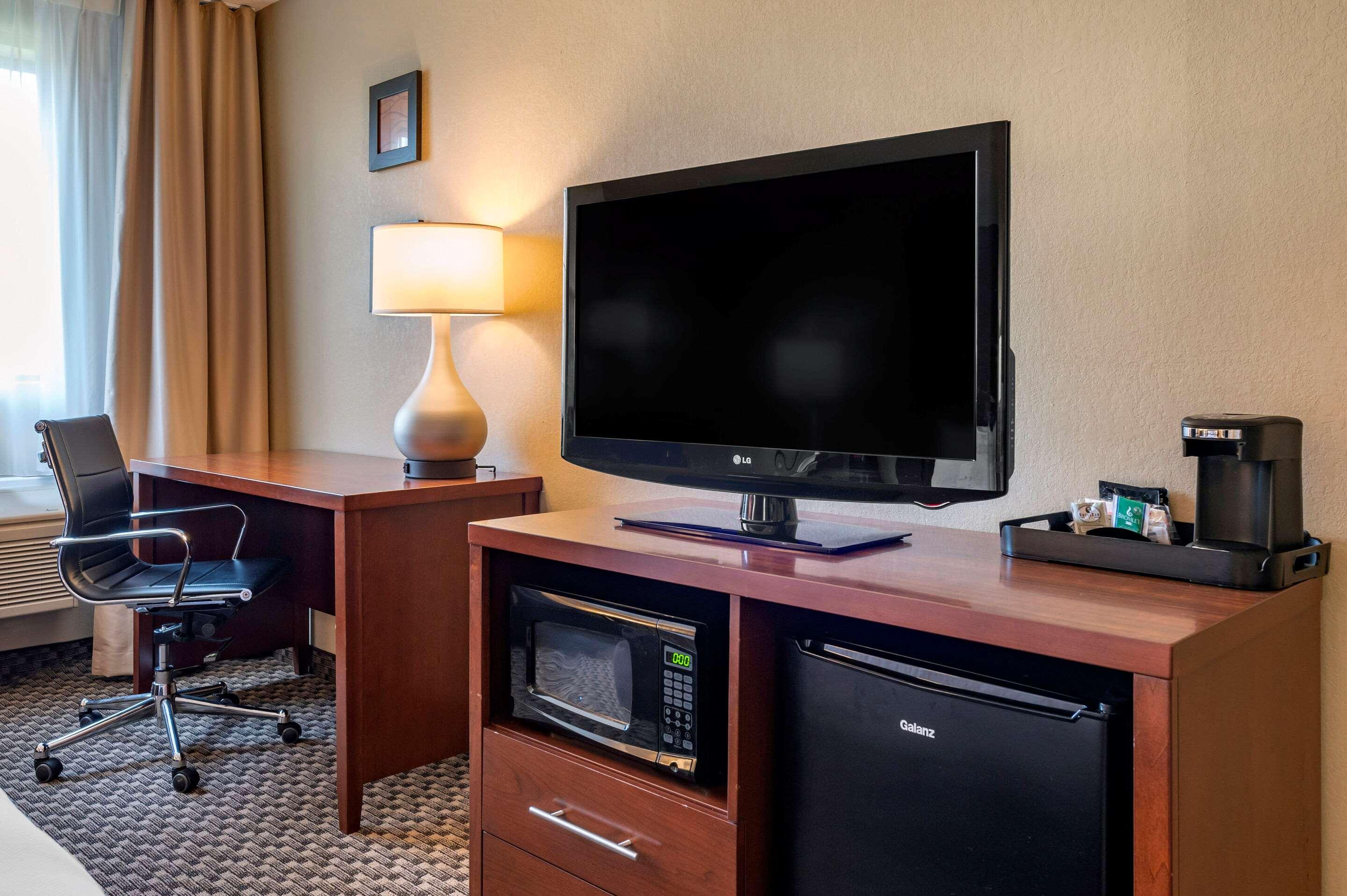 Comfort Inn & Suites Napoleon Ngoại thất bức ảnh
