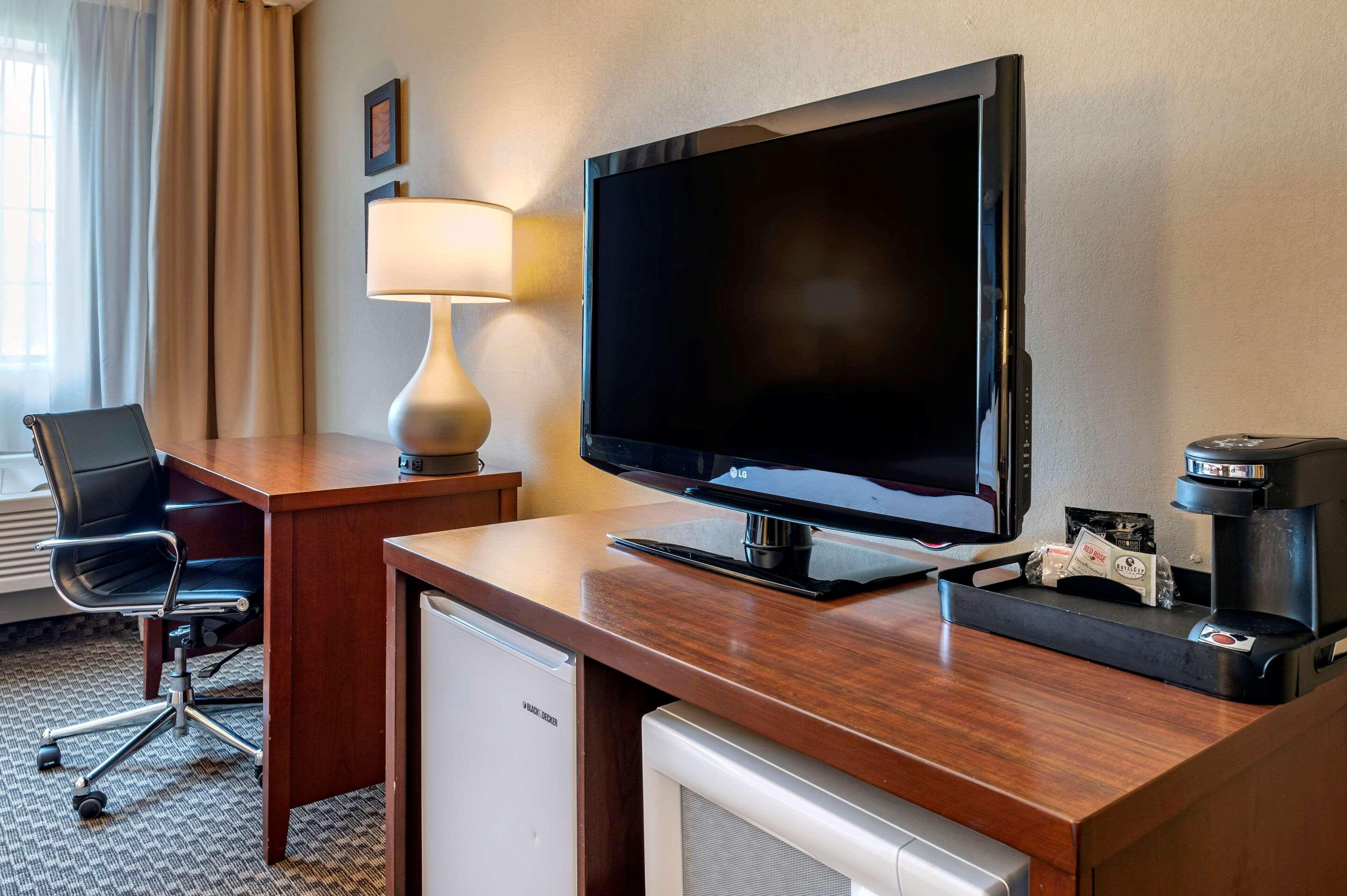 Comfort Inn & Suites Napoleon Ngoại thất bức ảnh