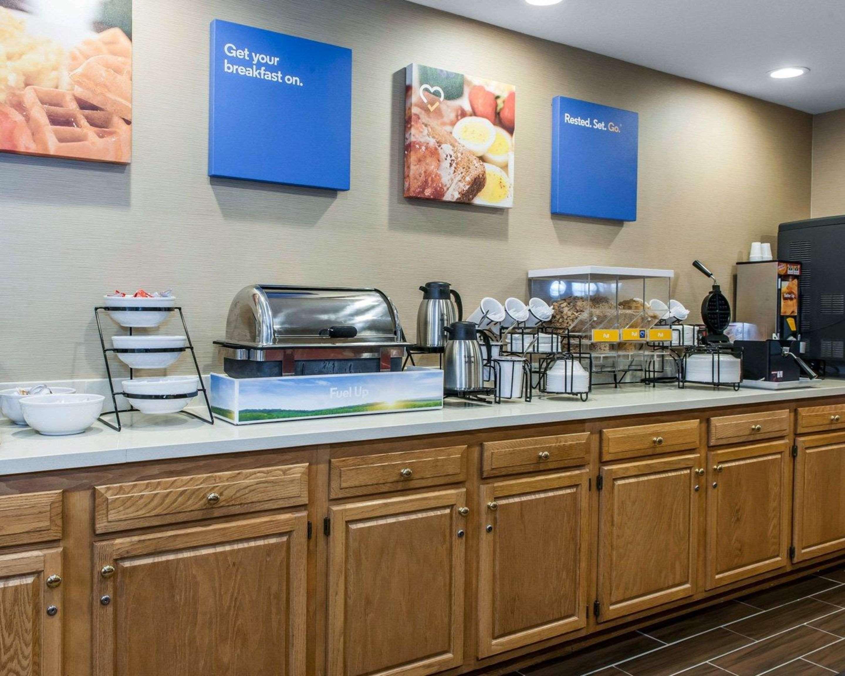Comfort Inn & Suites Napoleon Ngoại thất bức ảnh