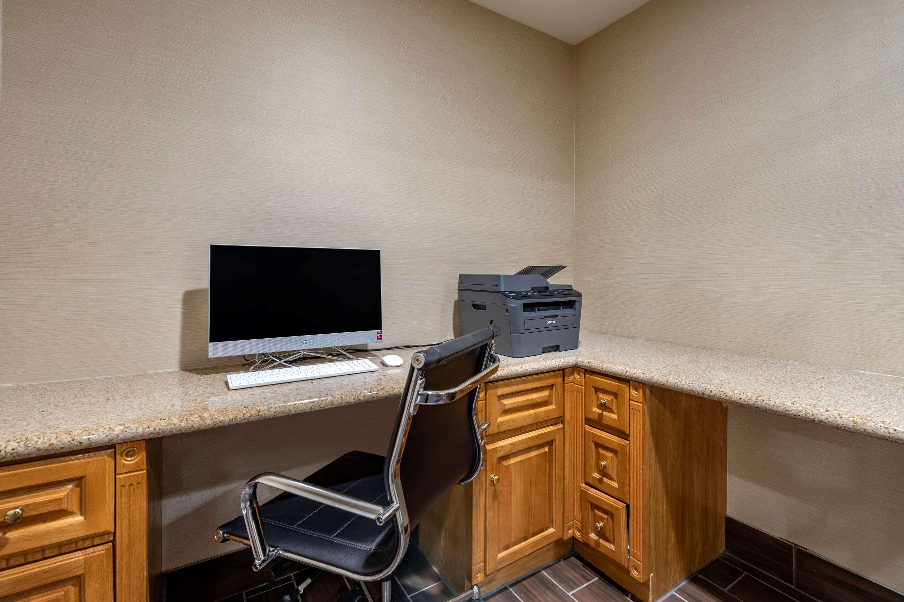 Comfort Inn & Suites Napoleon Ngoại thất bức ảnh