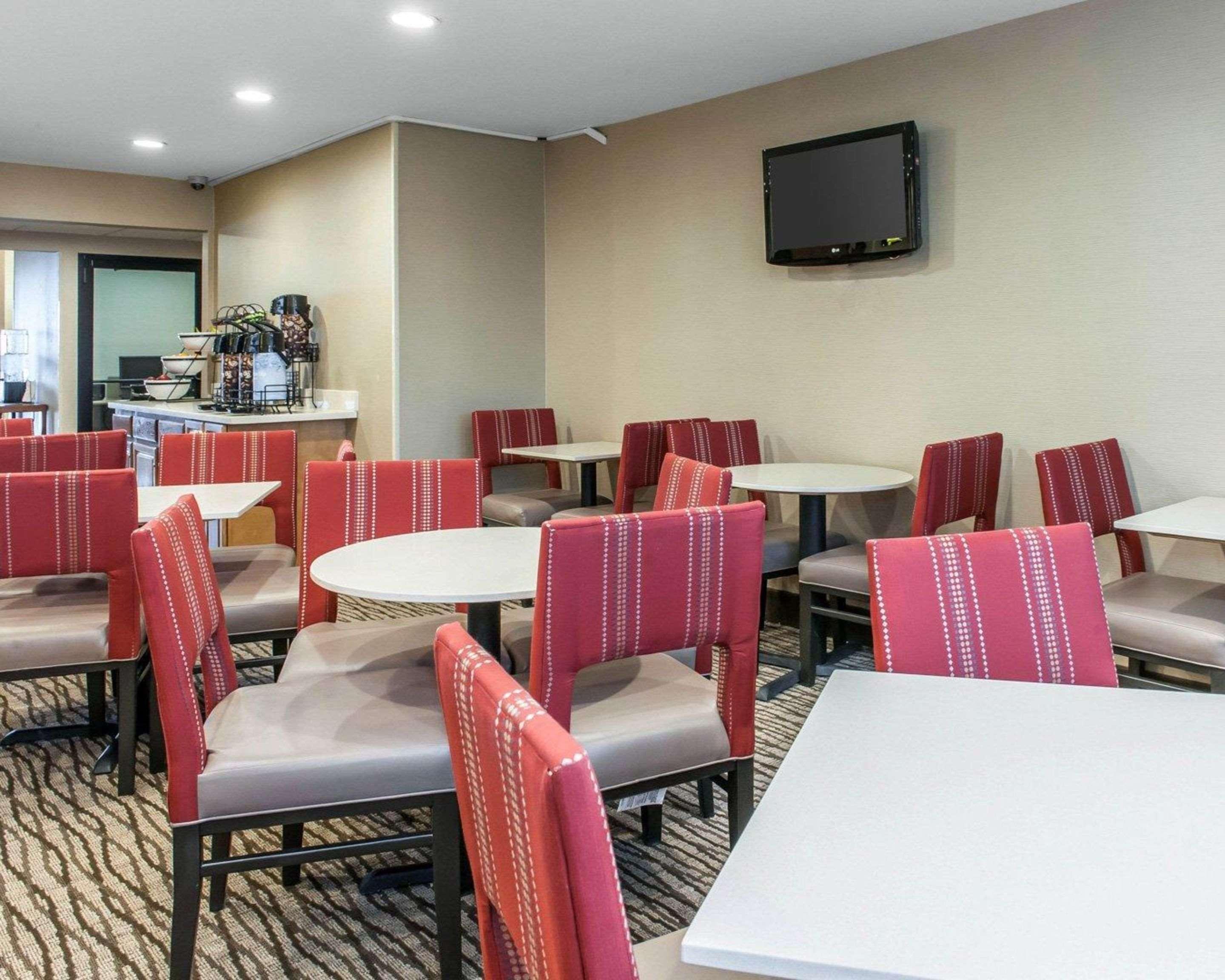 Comfort Inn & Suites Napoleon Ngoại thất bức ảnh