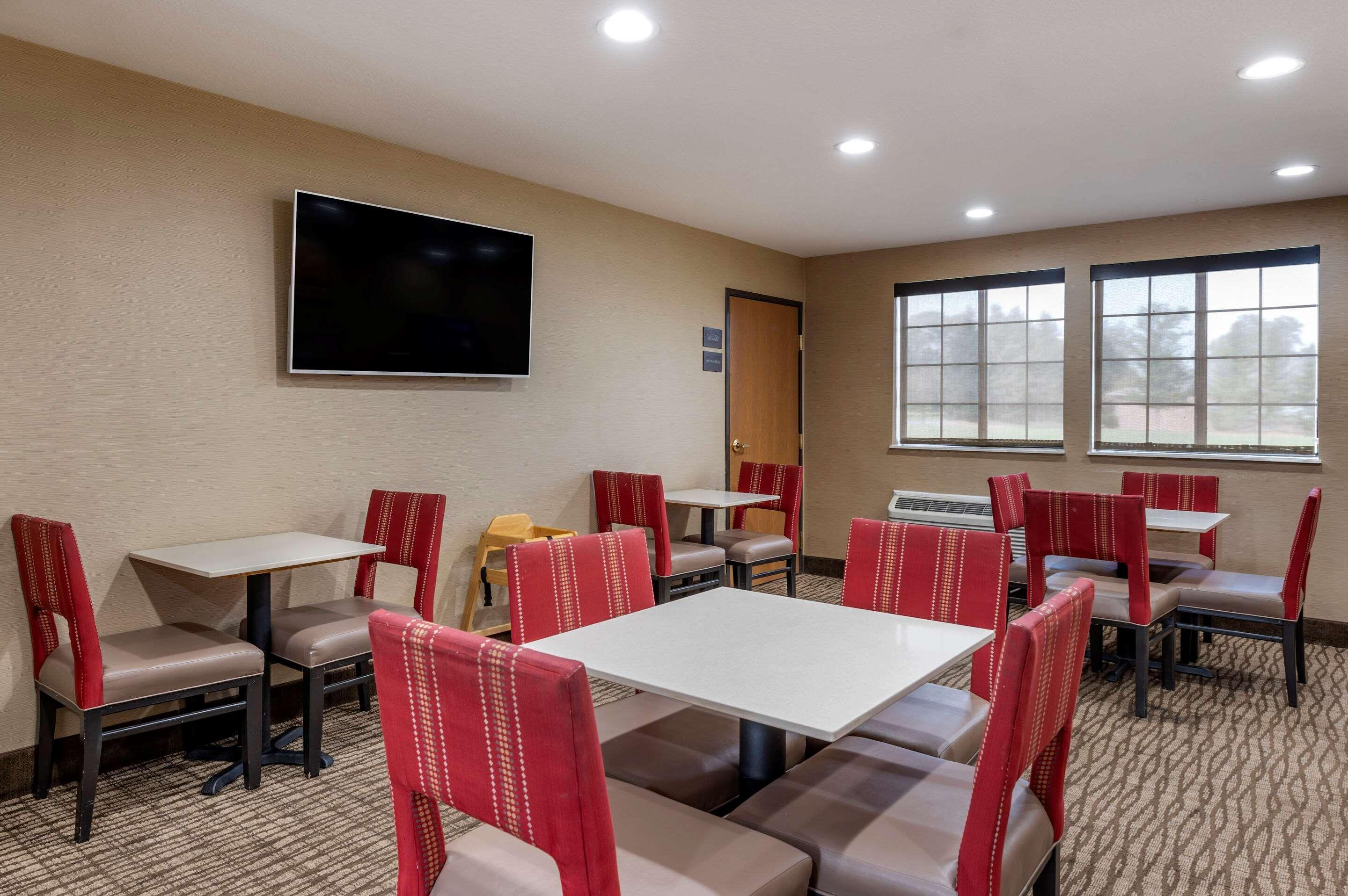 Comfort Inn & Suites Napoleon Ngoại thất bức ảnh