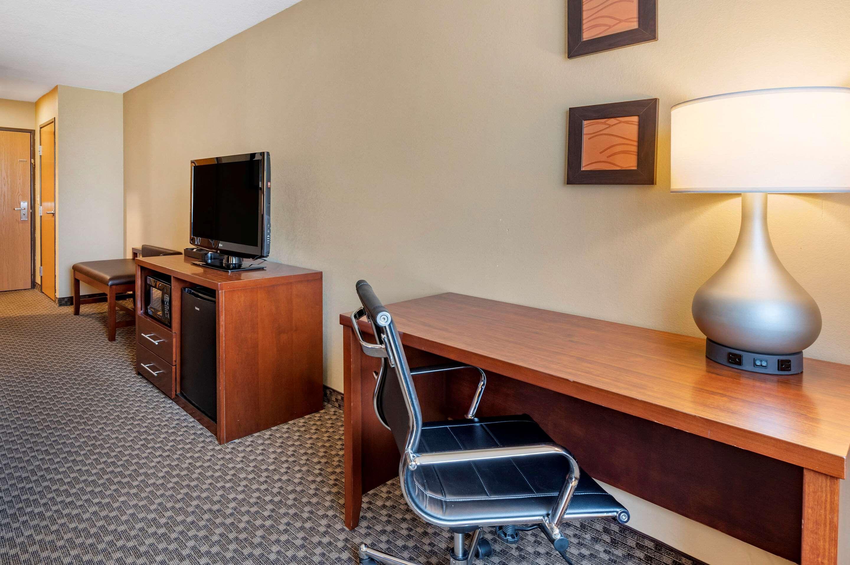 Comfort Inn & Suites Napoleon Ngoại thất bức ảnh