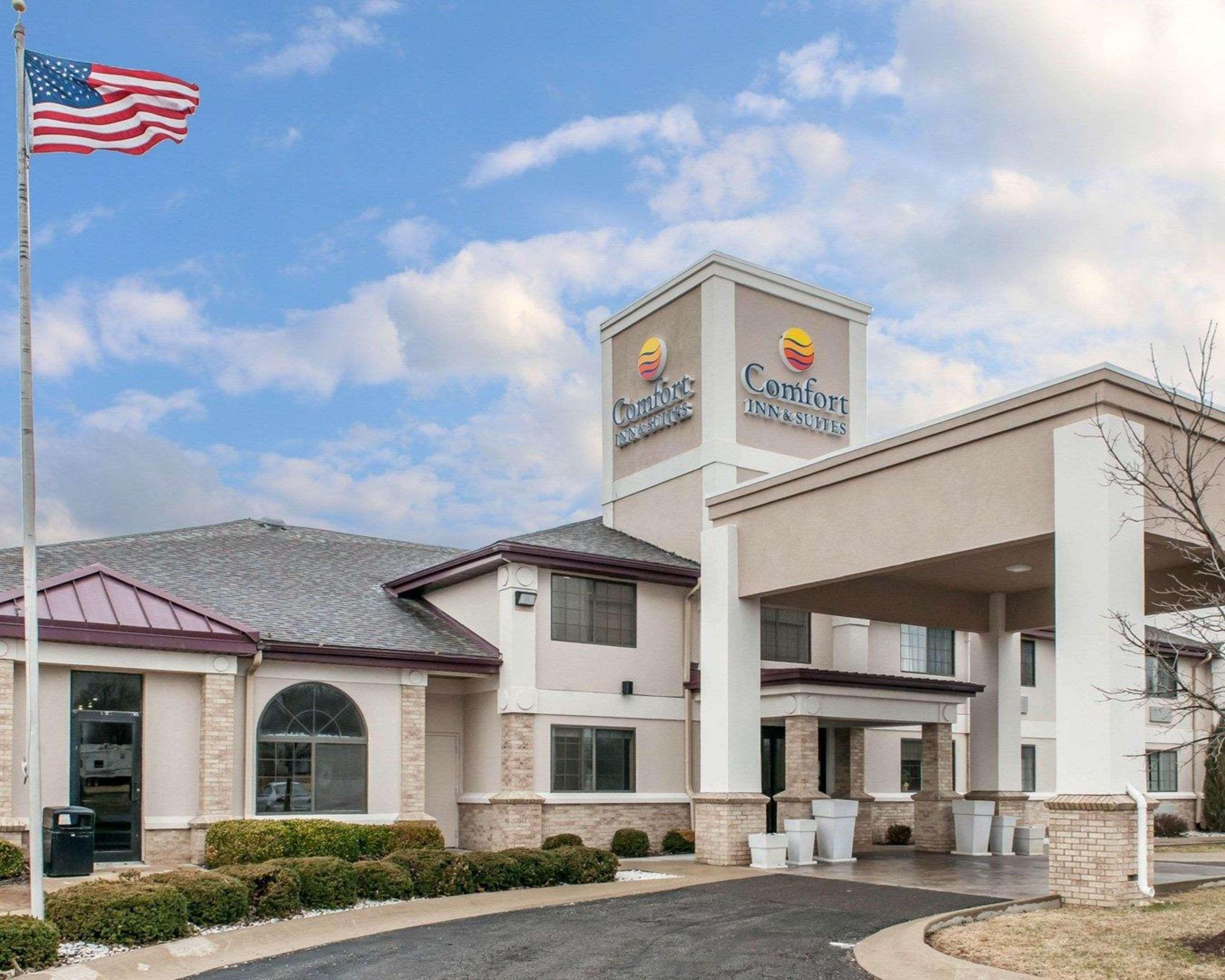 Comfort Inn & Suites Napoleon Ngoại thất bức ảnh