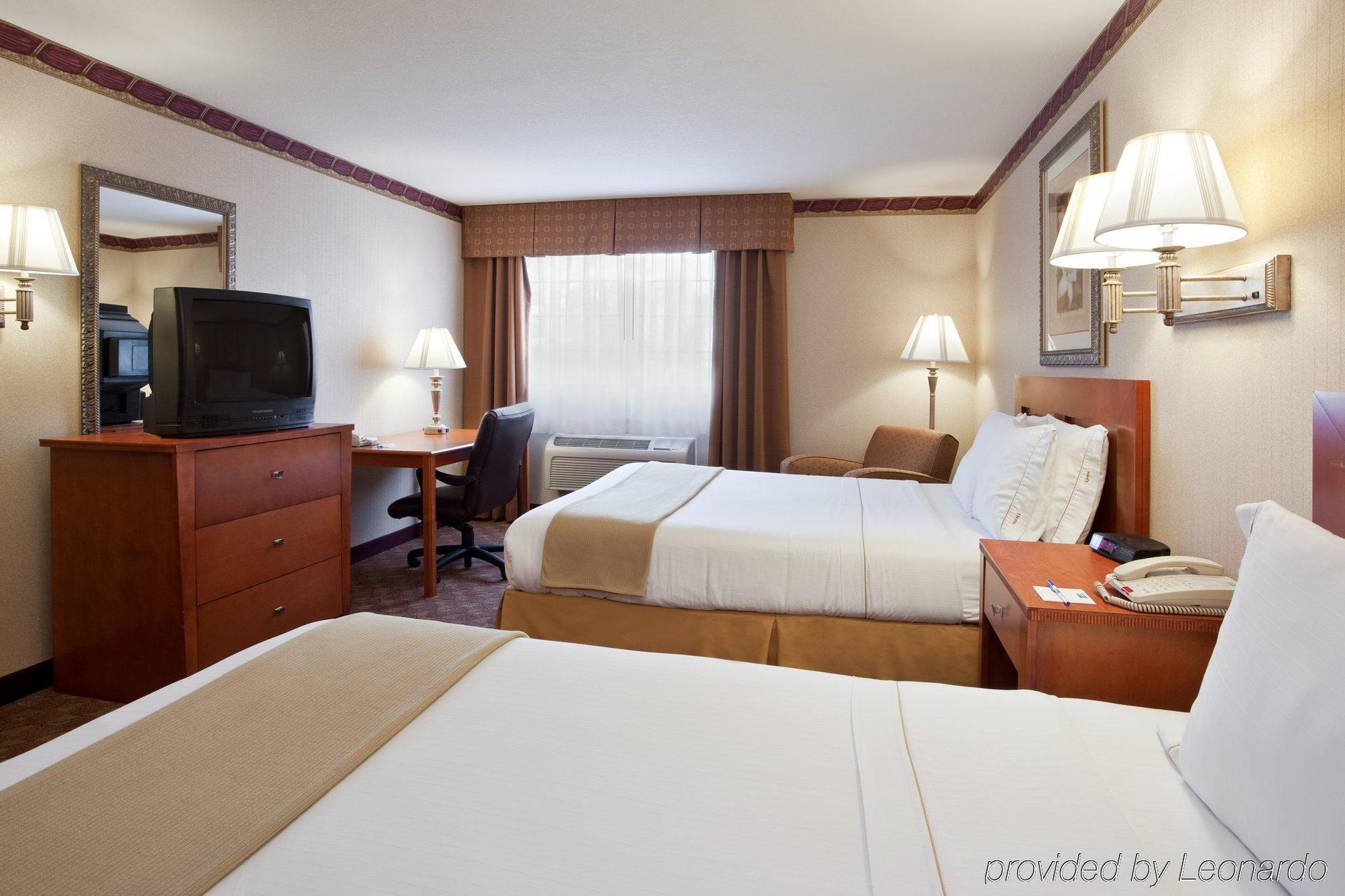 Comfort Inn & Suites Napoleon Phòng bức ảnh