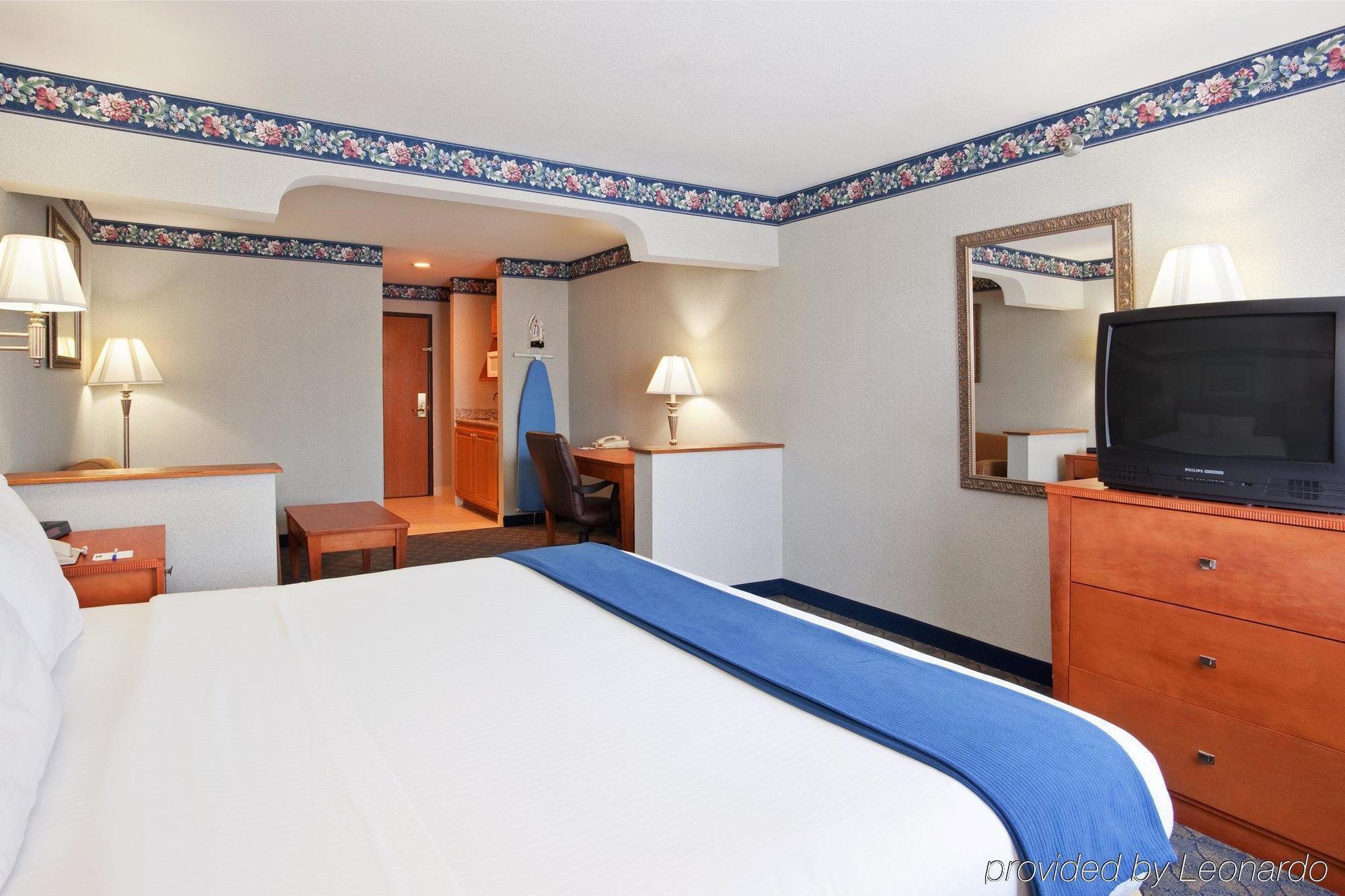 Comfort Inn & Suites Napoleon Phòng bức ảnh